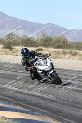 media/Dec-04-2025-Racers Edge (Thu) [[5ebc9f124d]]/3-B Group/3-Session 2 (Turn 7 Inside)/